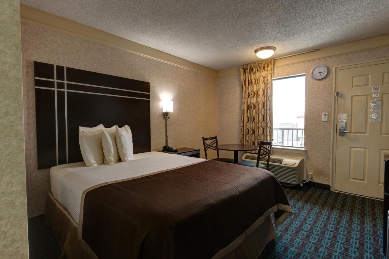 Deluxe Inn - Fayetteville I-95 Экстерьер фото