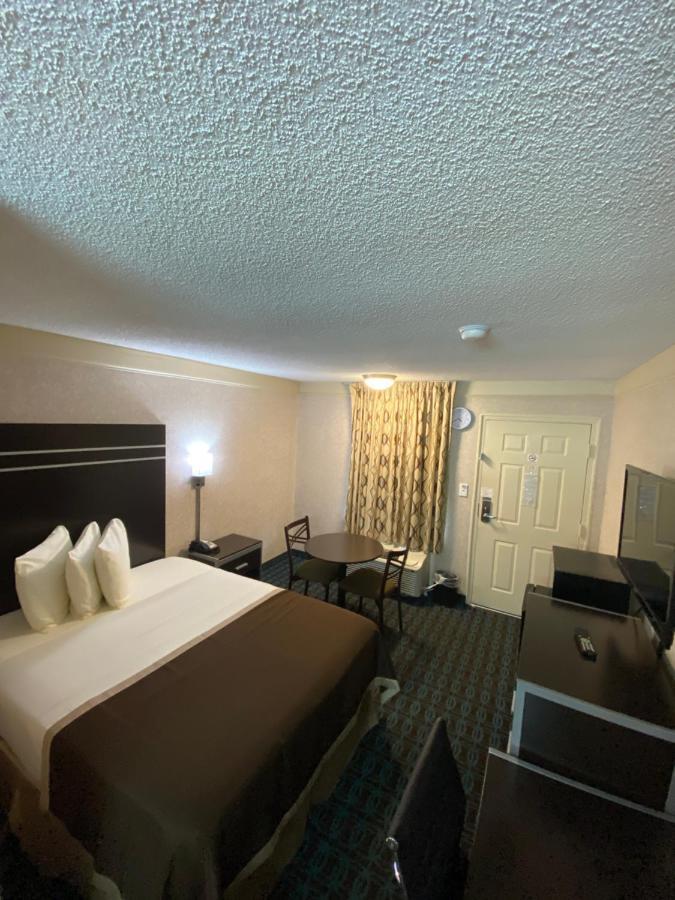 Deluxe Inn - Fayetteville I-95 Экстерьер фото